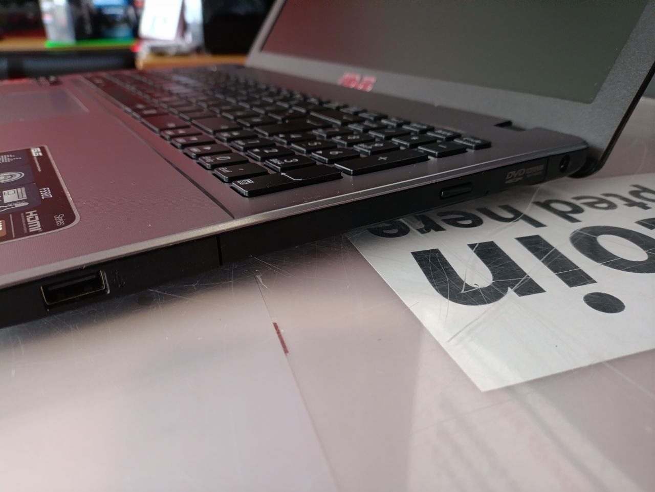ASUS F550Z - foto 3