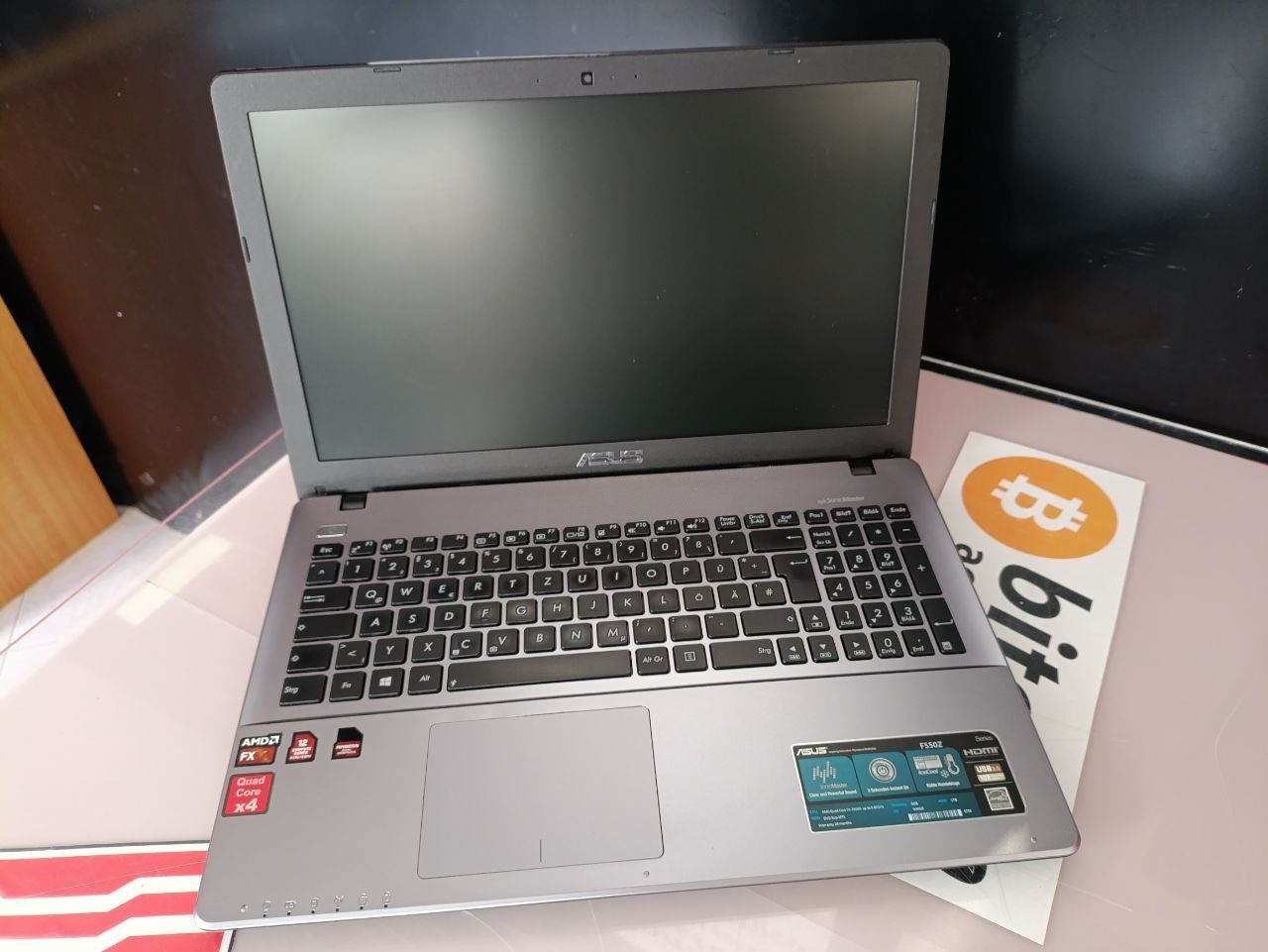 ASUS F550Z