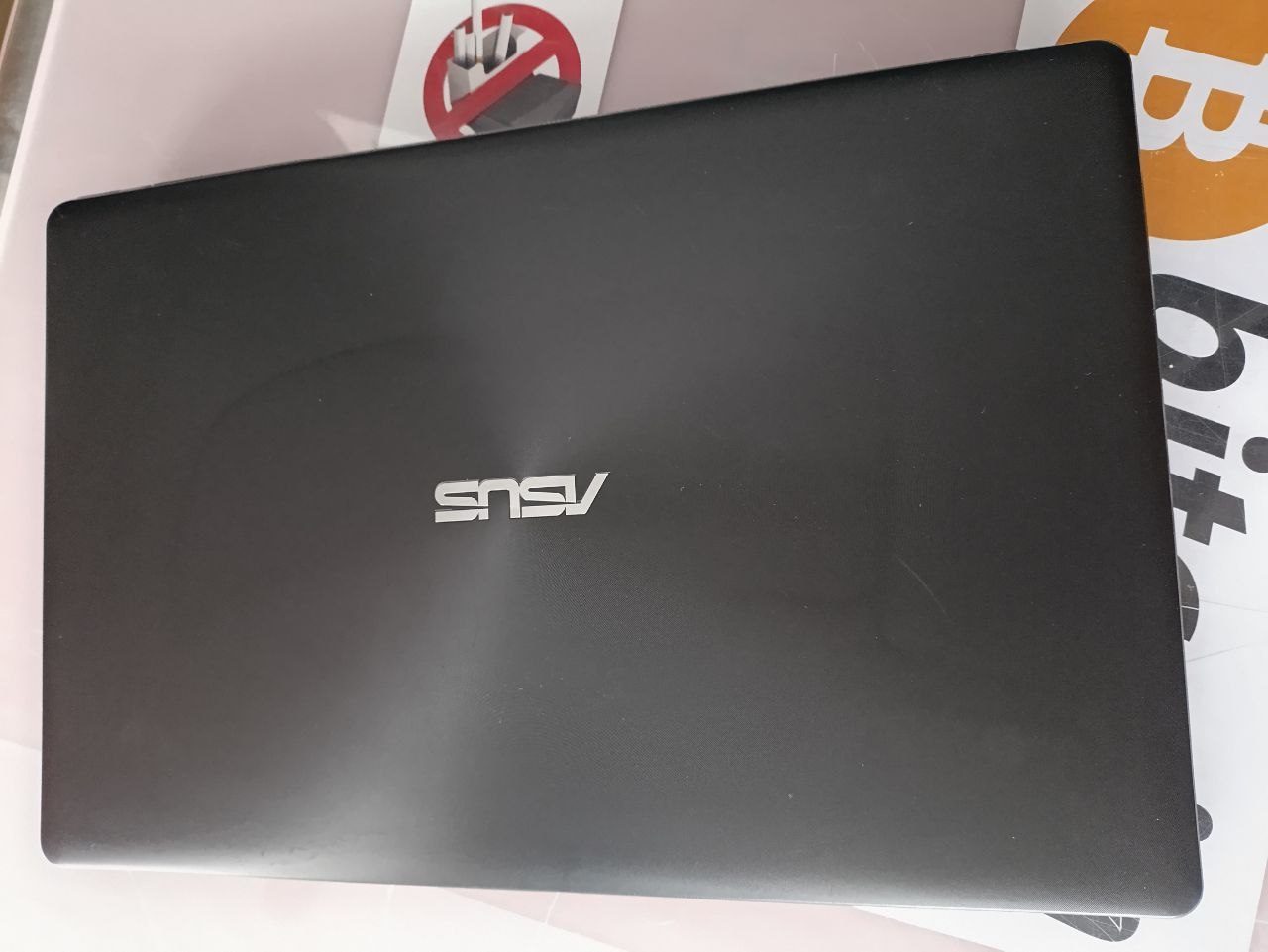 ASUS F550Z - foto 2