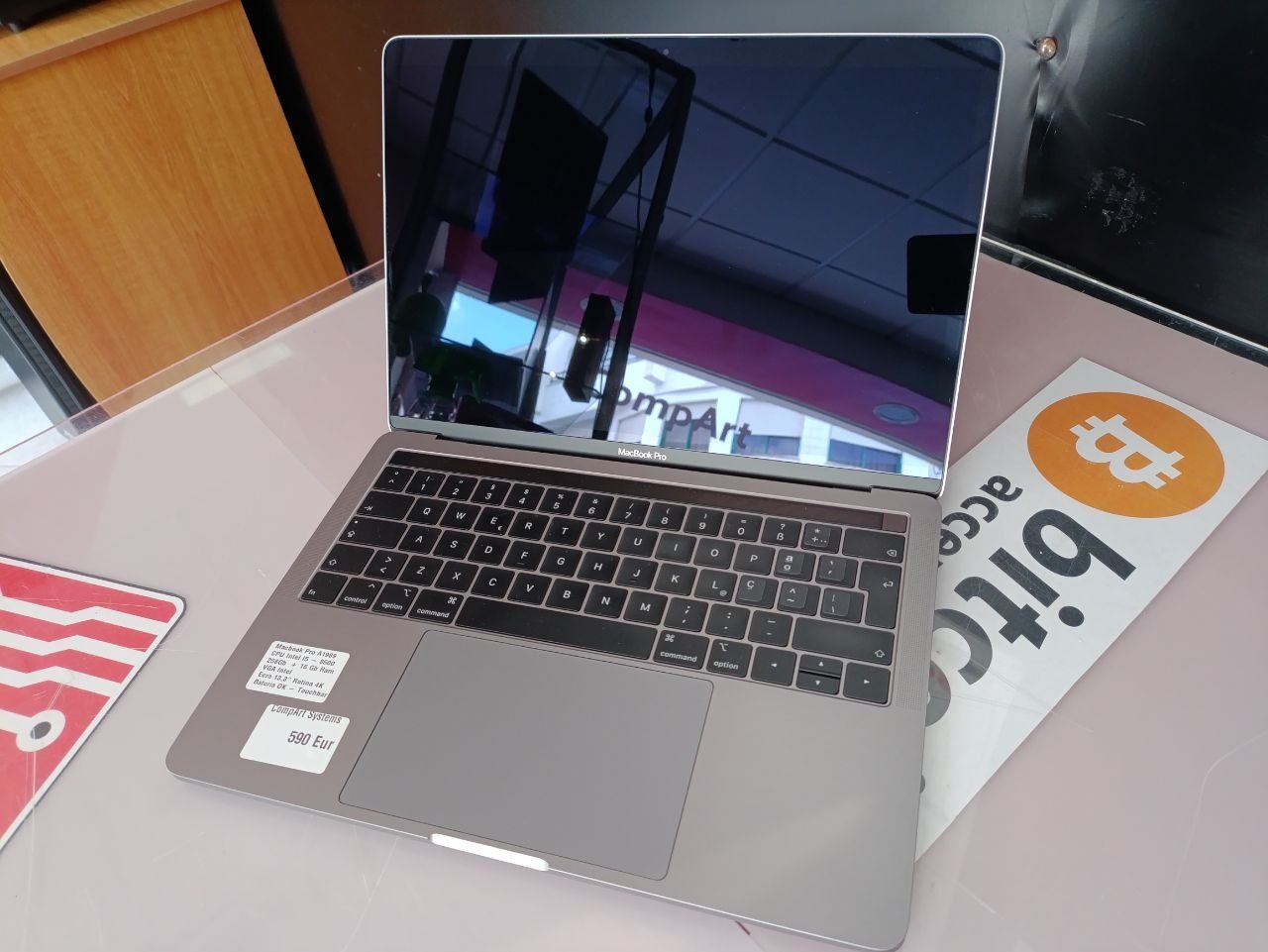 MacBook Pro A1989